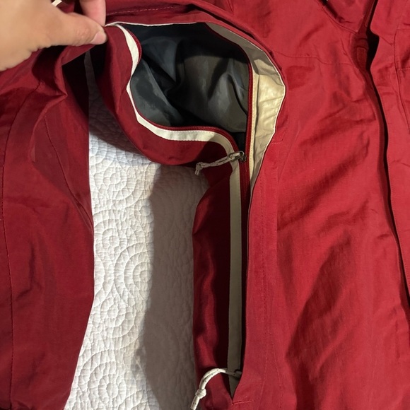 The North Face Men's Vibrant Red Rain Jacket - Picture 10 of 11